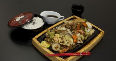 TEPPANYAKI

Chapao de verduras e carne (mignon , salmão, anchova ou camar� o). Acompanha arroz.